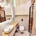 Hanza Tower 615 דירה *